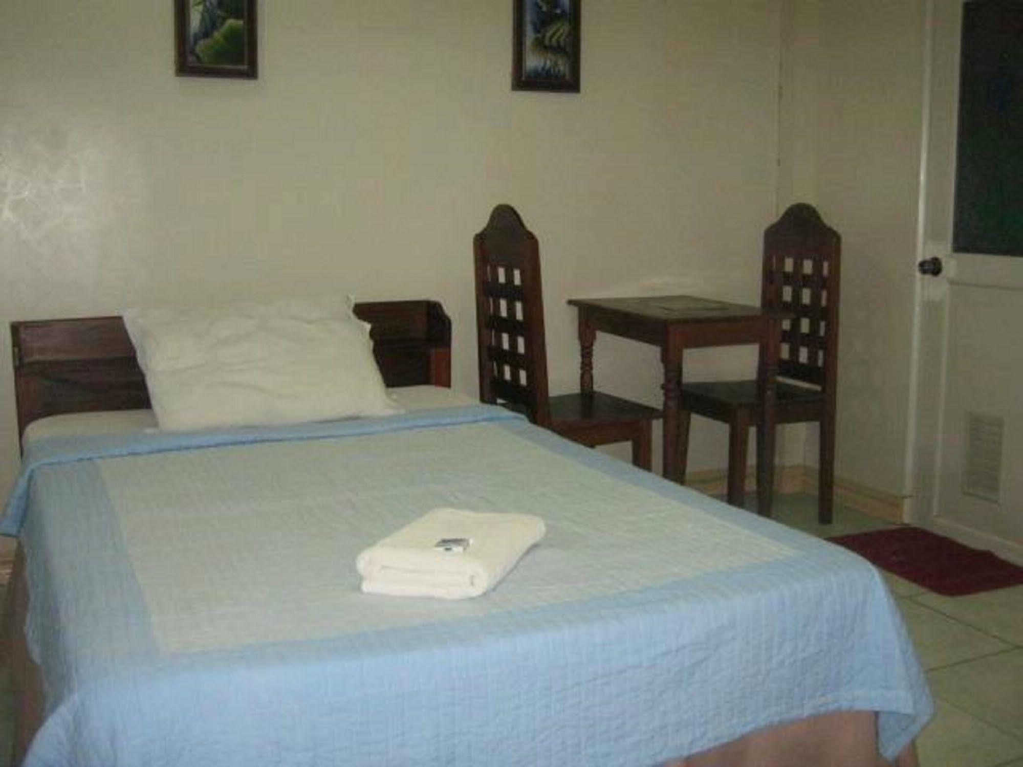 Liberty Park Pension Puerto Princesa Buitenkant foto